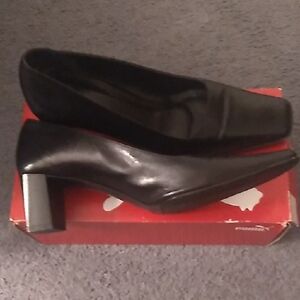 Coach Black Leather Mid Block Heel Pumps Like New. Size 9.5